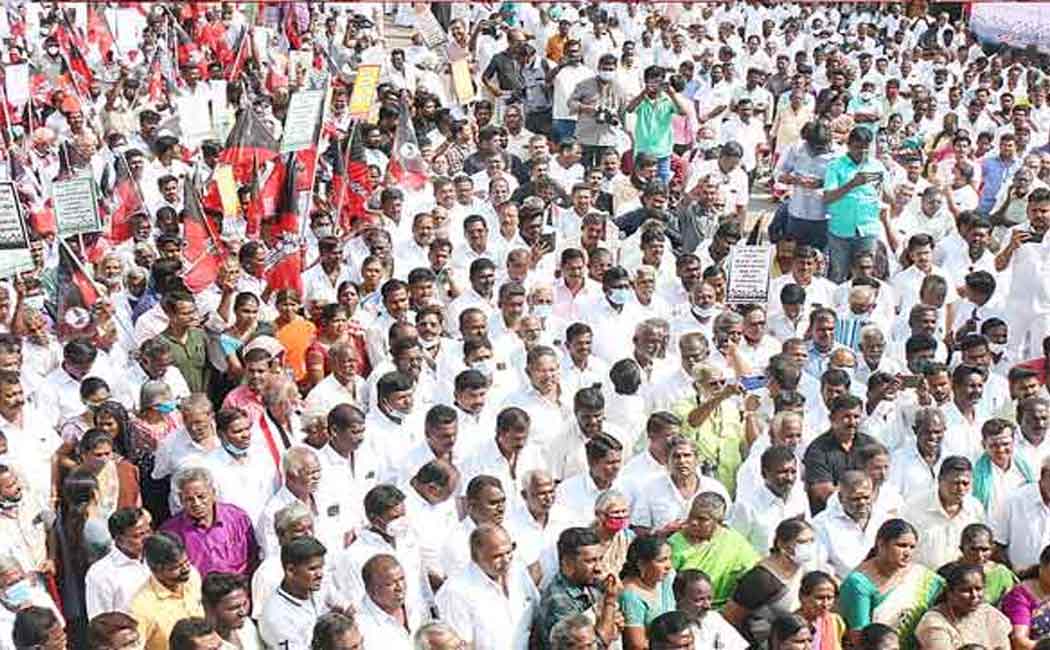"AIADMK poster will be pasted on DMK banner" - Former Minister warns