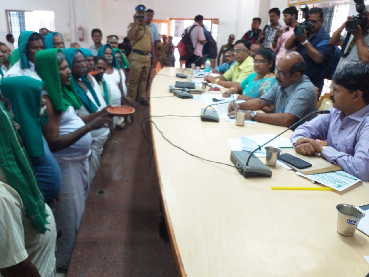 The farmers who are carrying Thiruvote ; a shocked collector