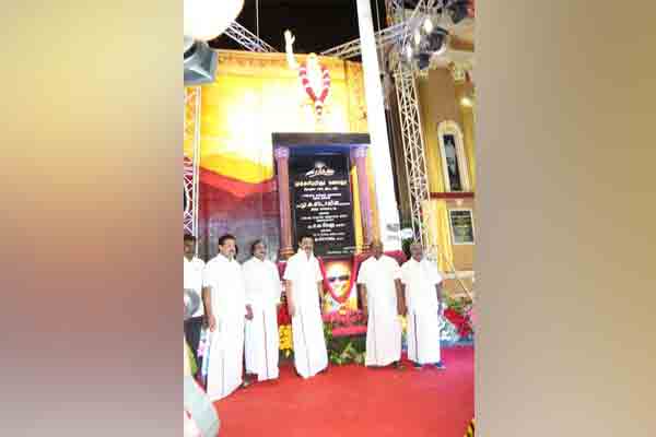A statue for the Kalaignar who fought for the Tiruvannamalai temple!