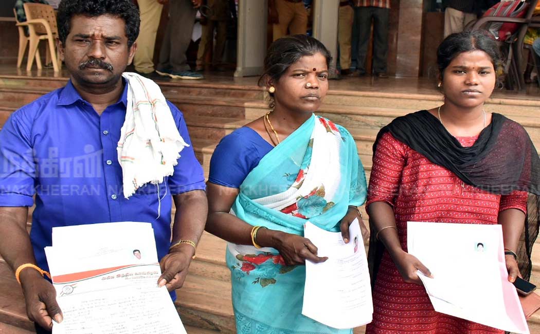 Congress; Three candidates from the same family have filed nominations to compete in the hand symbol