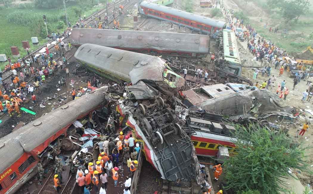 Writer Latha Saravanan condolence to Coromandel express accident