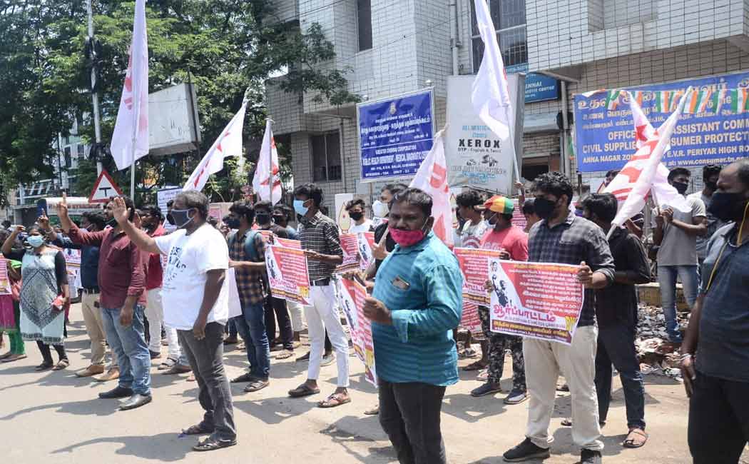 Corona relief Youths protest in Chetput