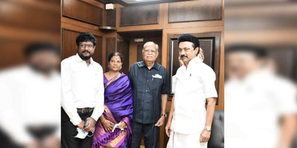 Nallamanaidu removes Jayalalithaa from the post of Chief Minister!