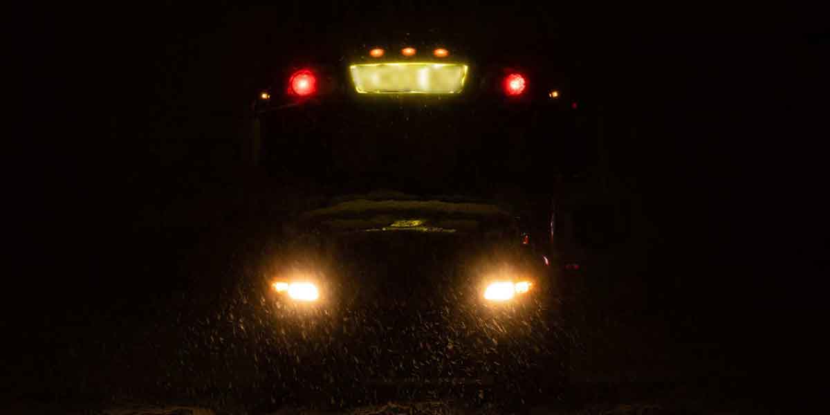 Government bus stuck in darkness ... Passengers praised the driving action!