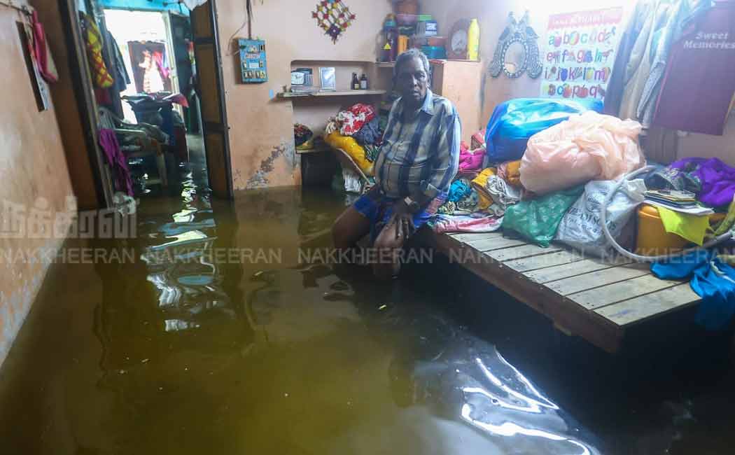 Civilians suffer due to early morning rains (Pictures)