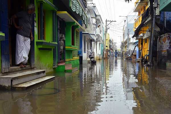 people of North Tamil Nadu helped the rain-affected people of the southern district