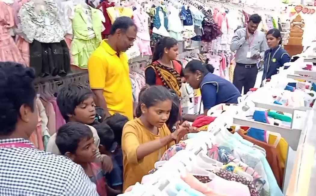 social activist who bought new clothes for poor childrens