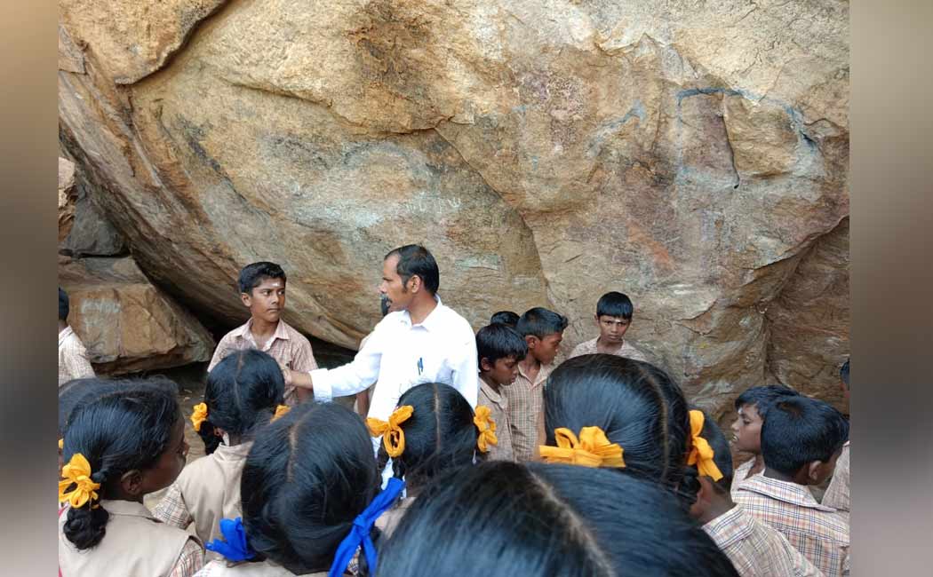 Students visiting the excavation site at keezhadi