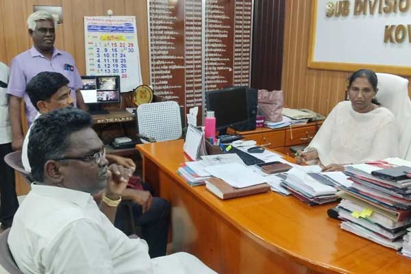 Farmers Association holds struggle at the sub Divisional Office