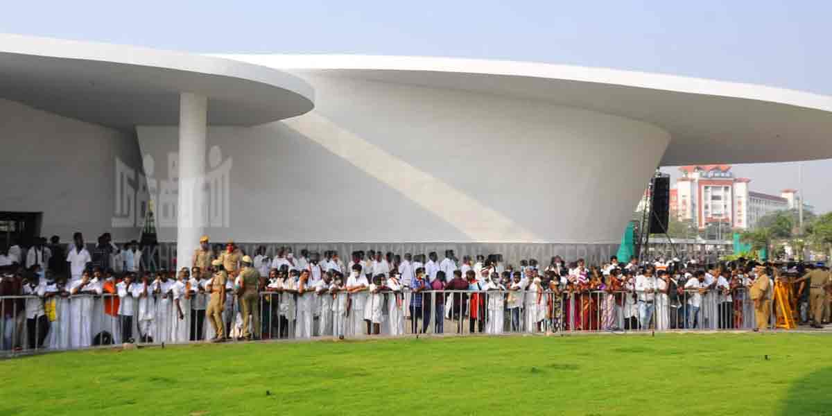 'J' memorial opening ... AIADMK gathered on Kamaraj Road!