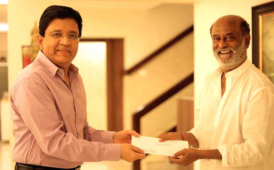 Kalanithi Maran met rajinikanth and handed over a cheque, celebrating the historic success of Jailer