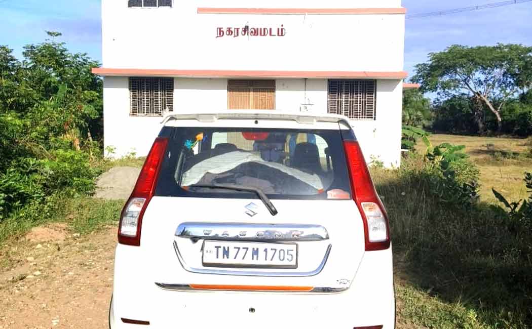 5 members of the same family were found inside the car