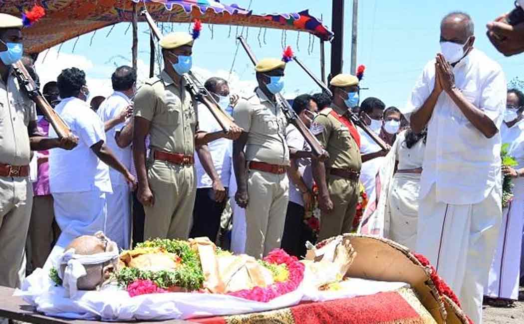 Kanimozhi MP Pays homage to Ki.Ra.