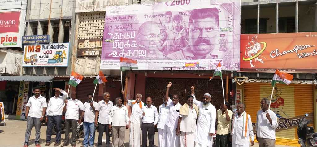 Congress protests against Suttu pidikka uththaravu moive