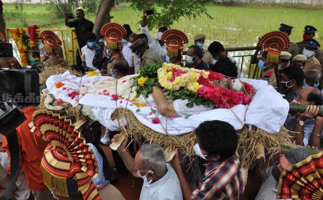 Singer SPB buried at thamaraipakkam
