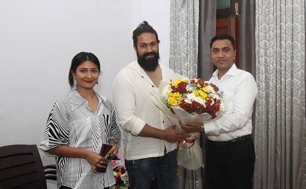 yash and his wife met goa cm Pramod Sawant