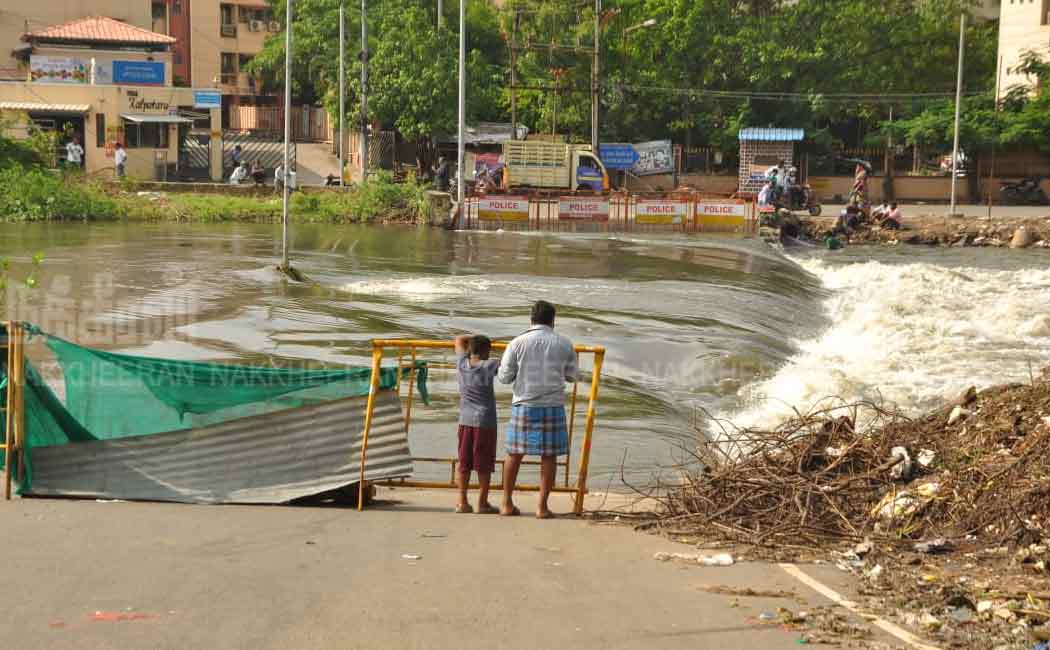 Road closed due to ground bridge sinking