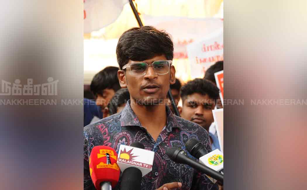 sfi against for ncert due to mughals and abul kalam azad related portion deleted issue