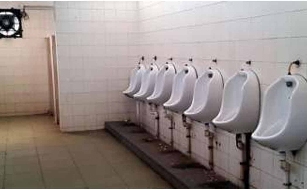 The teacher made the students clean the toilet to take revenge