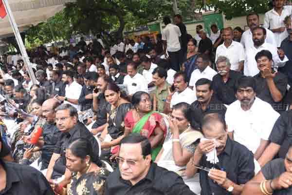 AIADMK struggle against Tamil Nadu government