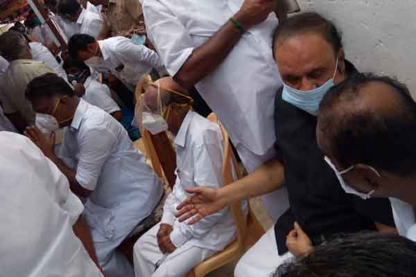 Pugazhendi met OPS in person and expressed his condolences