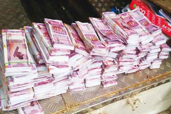 Bundle of money; How did the police get caught