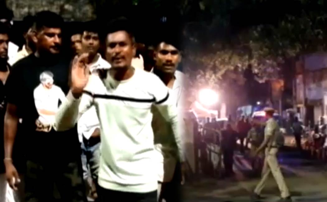 police baton on Vijay fans