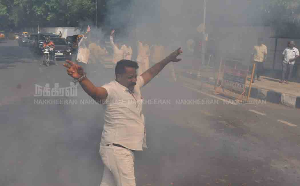 ADMK Office issue EPS supporters