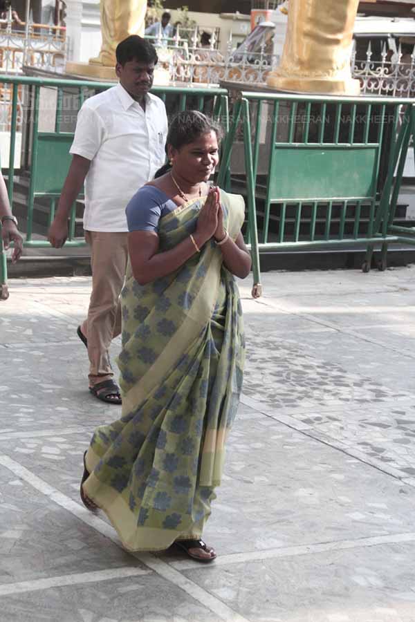 EPS consulting with AIADMK MLAs