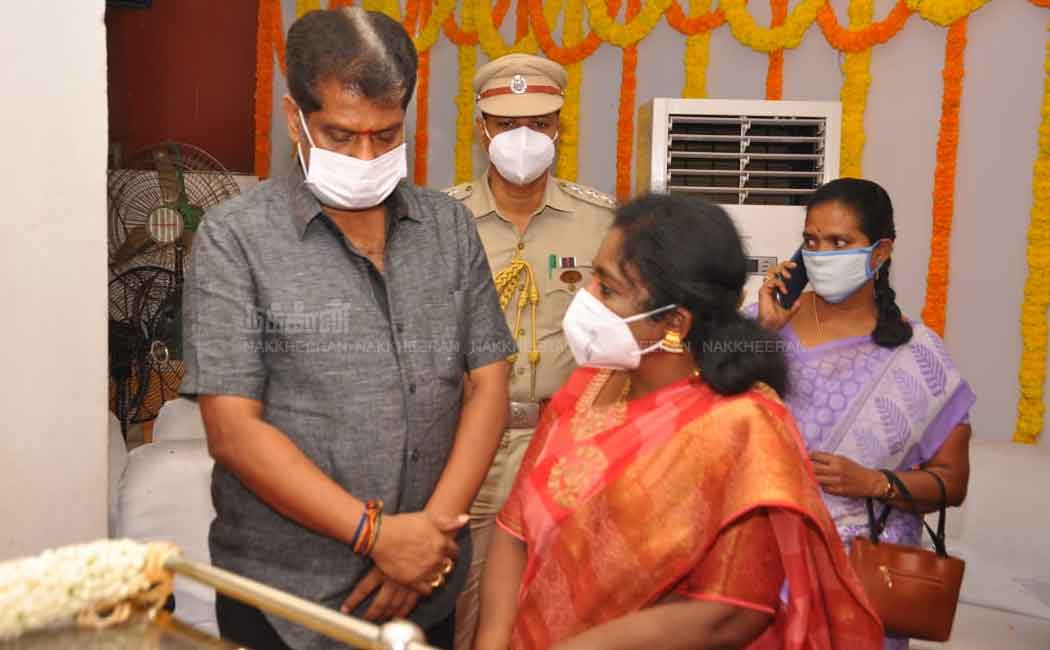 Nakkheeran Editor pays tribute to Tamilisai mother