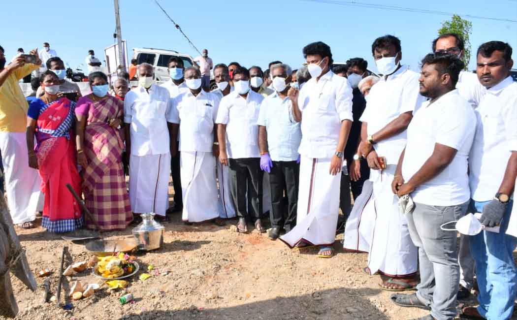 Minister Anbil Mahesh who started the canal and area cleaning process