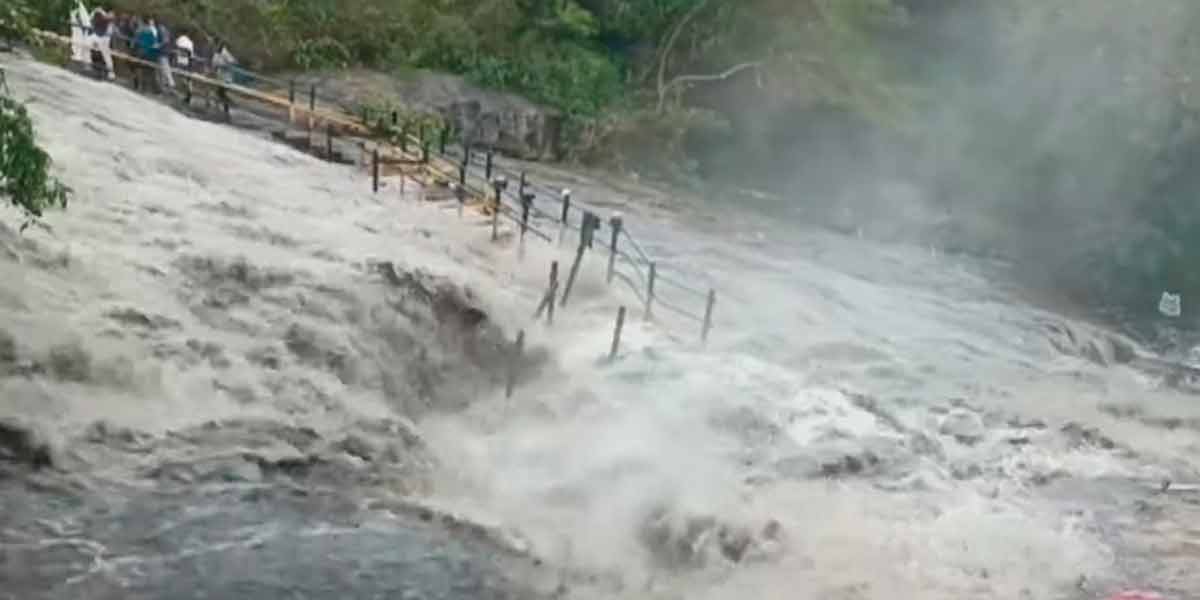 Ban on bathing in Theni Kumbakkarai Falls