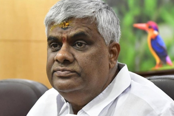 BJP leaders caught in women incident complaints in karnataka