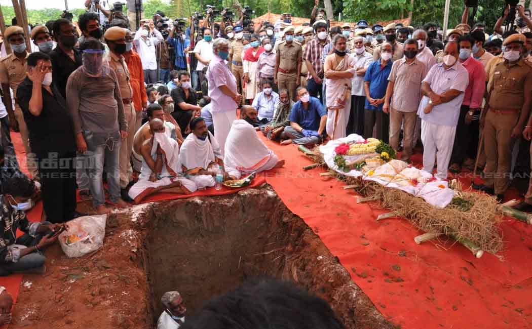 Singer SPB buried at thamaraipakkam
