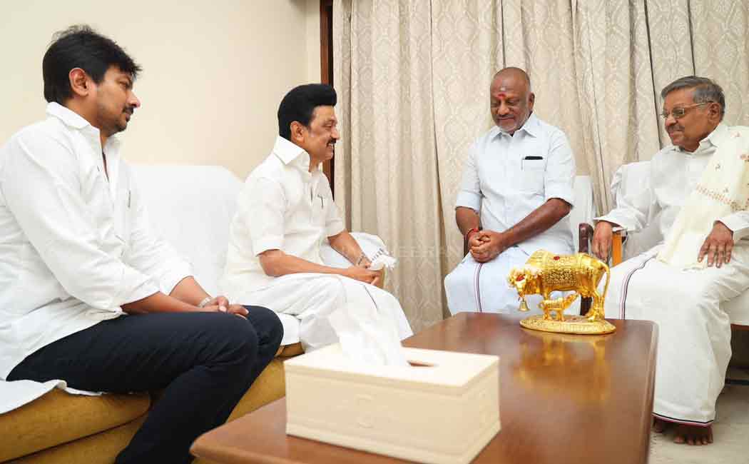 tn cm mk stalin meets former cm panneerselvam