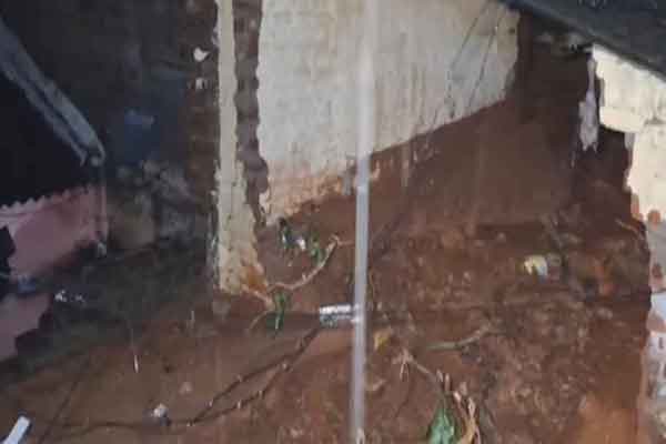 Houses buried in the ground; Sniffer dogs to the rescue