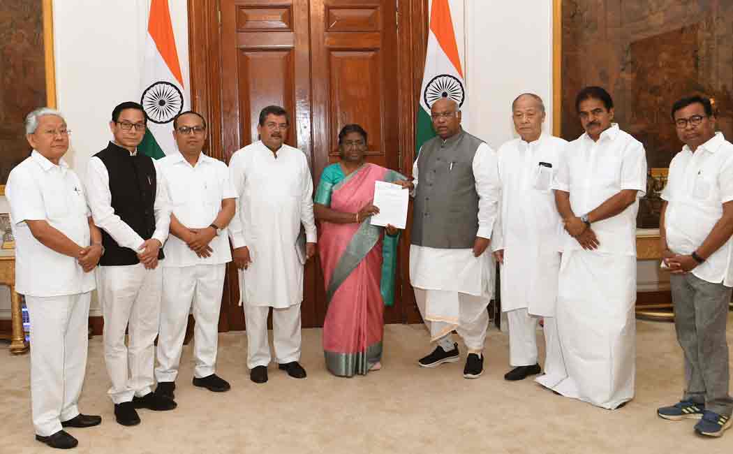 Congress held a surprise meeting with the President