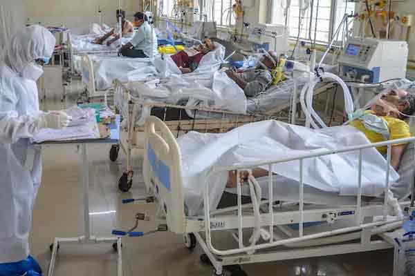 youtubers on the field to help the hospital
