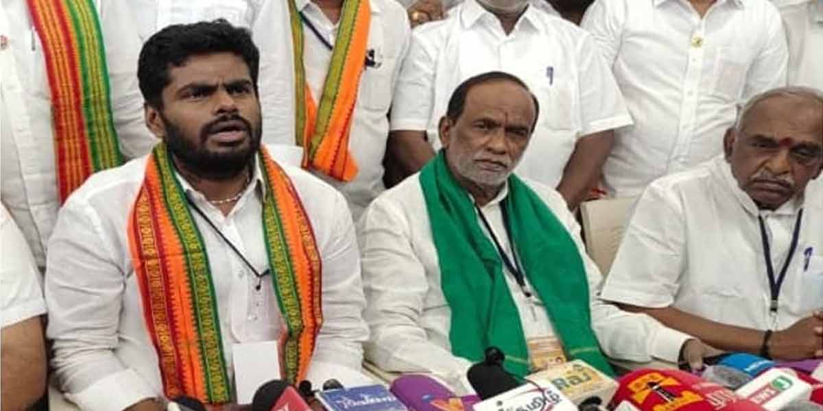'' Congress is a toothless snake ... '' - BJP leader attacks