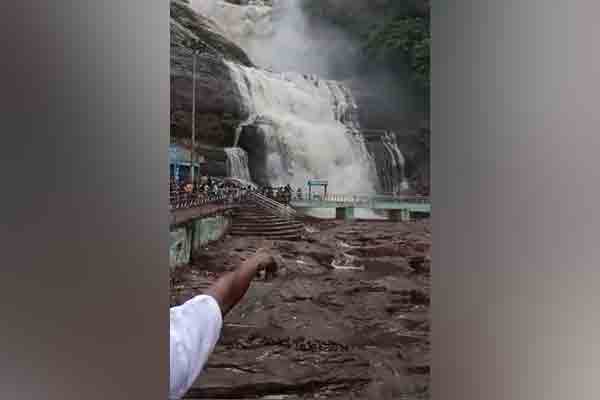 Sudden flood in kotralam Falls! 2 women passed away