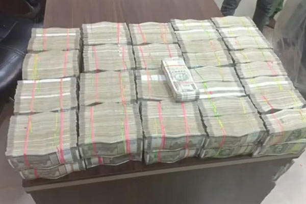 Hawala money caught by police thanks to auto driver's shrewdness