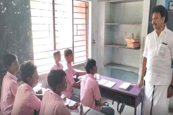 minister anbil mahesh poyyamozhi surprise visit in kulithalai school