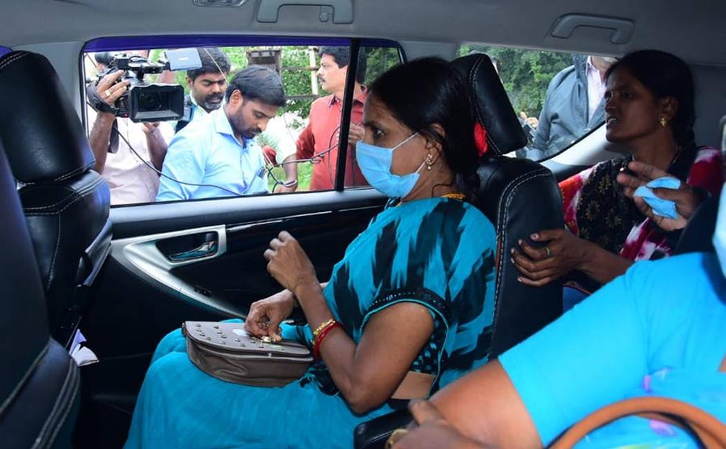 Nalini met her husband Murugan person Trichy Central Jail Special Camp