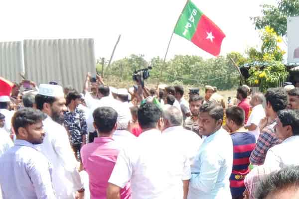 Tasmac store opening Public road block