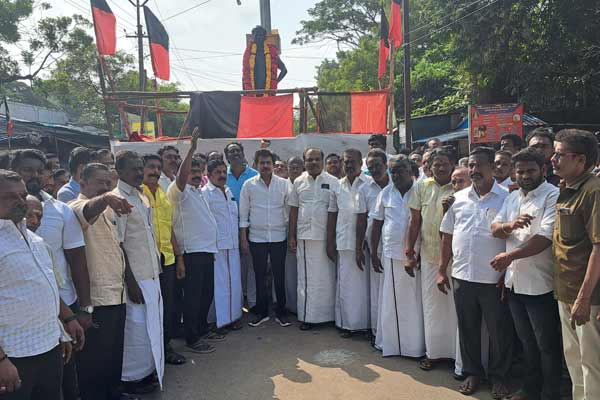 Political parties paid tribute to the statue of language war martyr Rajendran