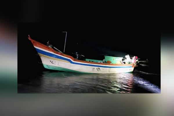 tamilnadu nagapattinam fisherman finger cut incident in bay of bengal sea