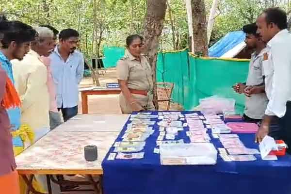 People flock to the excavation exhibition in Pudukkottai