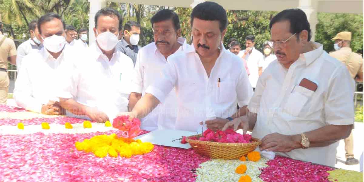 Stalin pays homage to kalaingar at Gopalapuram house with candidate list!