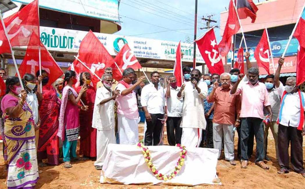 CPM parties set up graves and staged protests