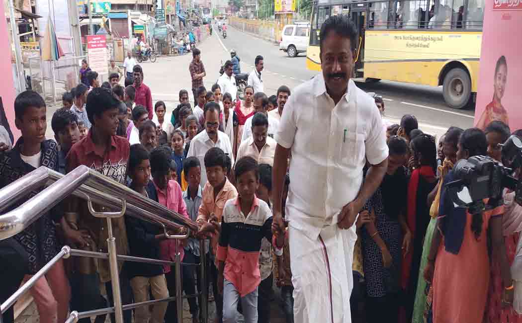 Thangapandian MLA presented Diwali dress for children on 8th year
